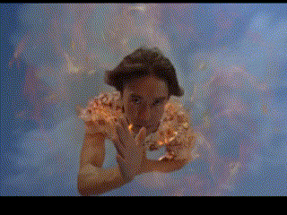 第2经典镜头这个镜头是星爷从精神病院里带出火云邪神后,斧头班一堆人