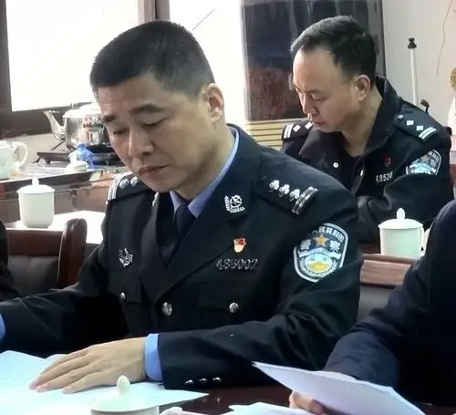 县委常委,政法委书记叶文德,公安局杜双路局长,陈清平政委及县委政法