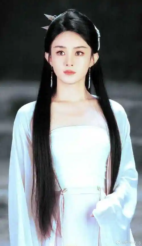 赵丽颖直拍斜拍花絮#zly#赵丽颖看剧本照#zly#赵丽颖六月的行程#zly