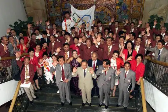 图文-2001北京申奥成功经典瞬间 全体人员合影