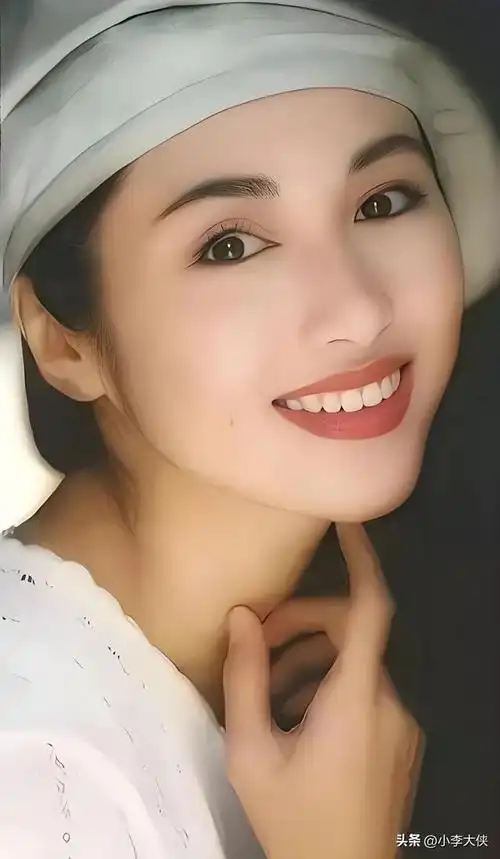 1971年,黎姿出生于中国香港,祖籍广东省江门市.