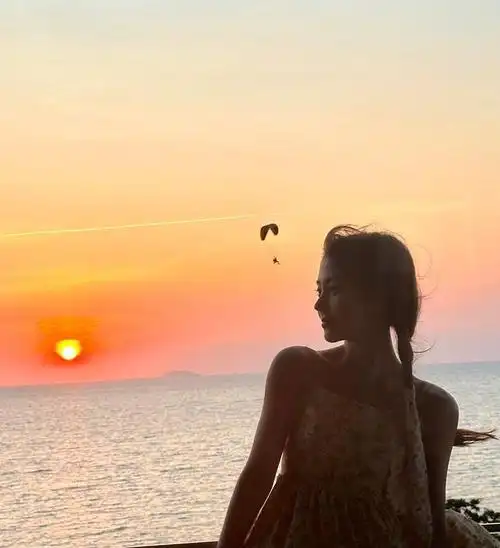 阳春三月鞠婧祎海边写真美美哒