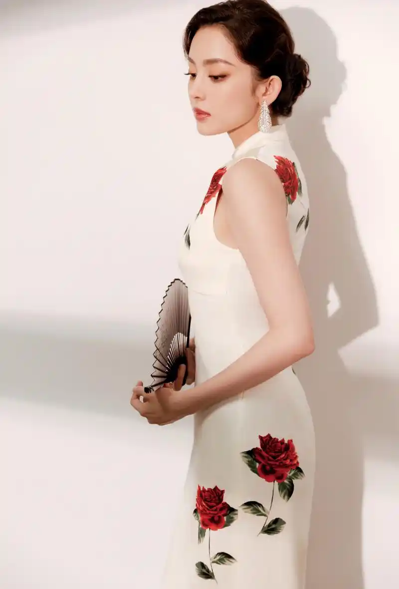 古力娜扎穿旗袍好漂亮,身姿曼妙,精致妩媚,韵味十足!