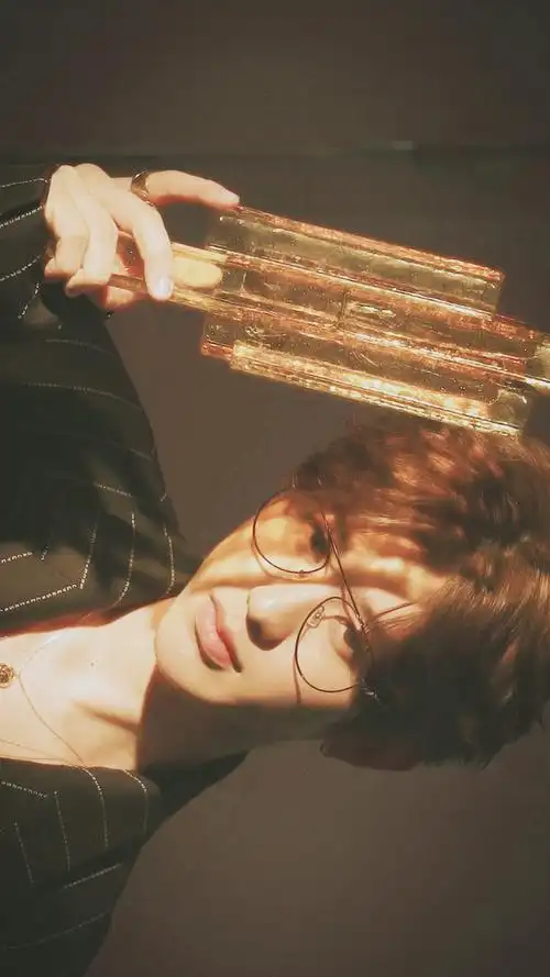 cr:northcrossstation 蔡徐坤精修 时尚芭莎花絮