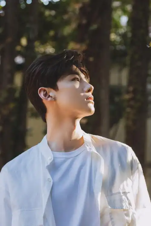 白敬亭高清无水印壁纸!