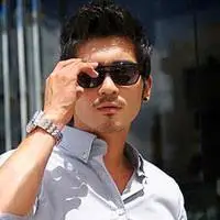 小胡子男头像,留有小胡子戴着墨镜的帅气男人头像