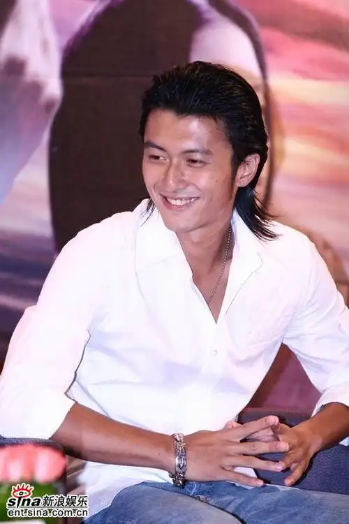 图文:《龙虎门》首映发布会--谢霆锋灿烂笑容