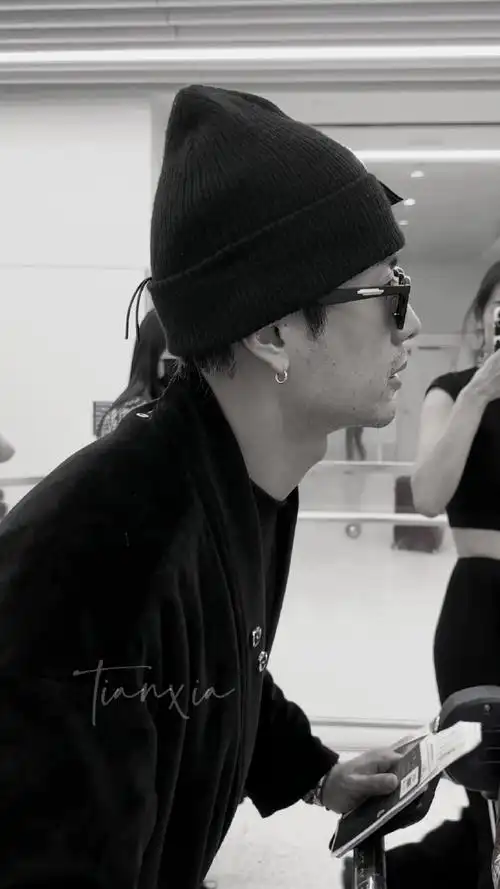 ◤甜虾分享08230802@王嘉尔洛杉矶7615截修◢虽然没有刮胡子