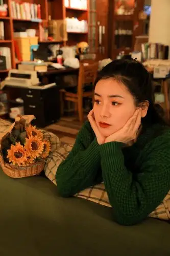 今天穿什么#最近爱上复古绿针织衫~自在,舒适,优雅~再觅一处安静的