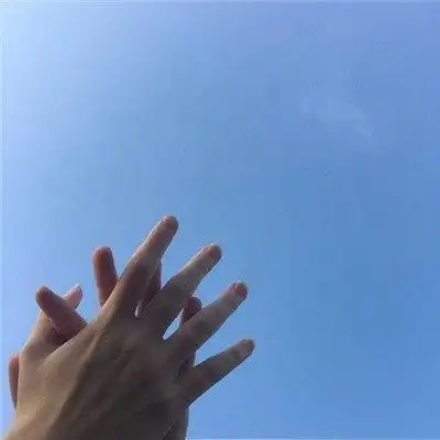 2018情侣牵手图片大全唯美你的眼中明暗交杂一笑生花