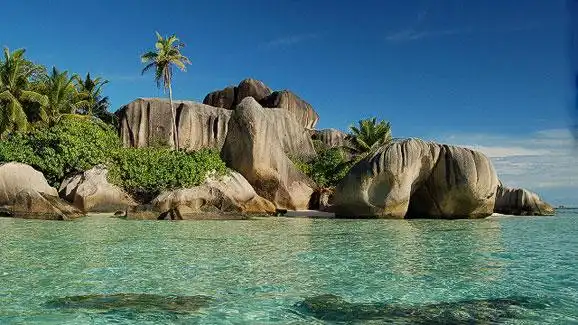 那是因为这里的确有世界上最好的沙滩,也可以说是世界排名第三的最美