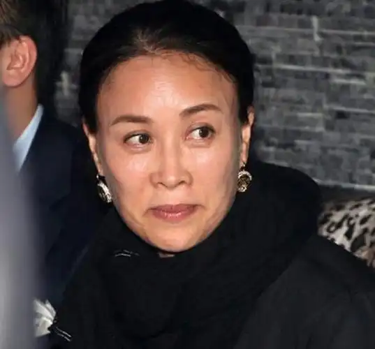 那英无修照片曝光!素颜出镜老态明显,退隐一年有复出迹象