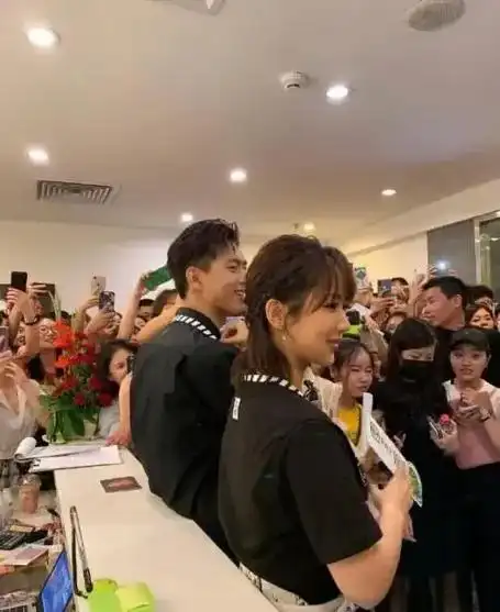 李现连续7年为杨紫庆生 友谊长存的温暖见证