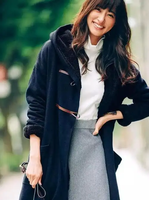 藏蓝色大衣这么搭时尚保暖又显瘦