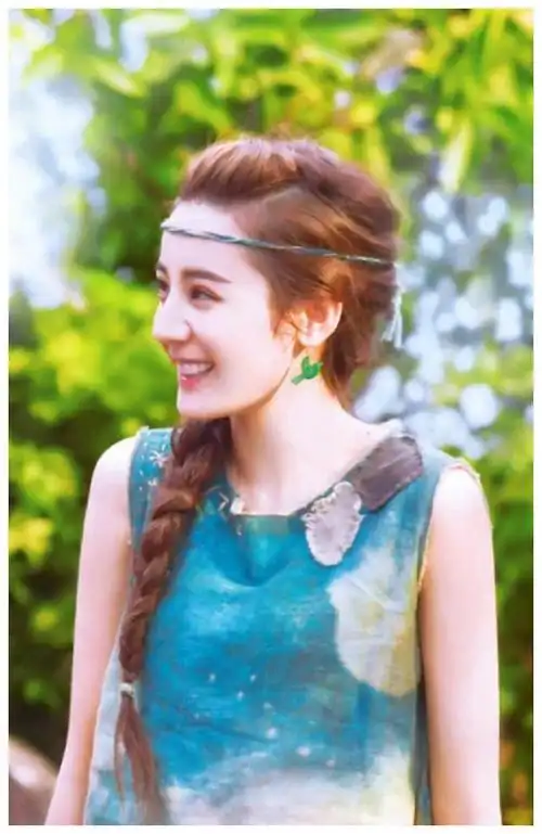 迪丽热巴的老照片在他首次亮相前就被曝光__财经头条