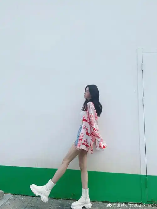 32强新秀刘些宁新图