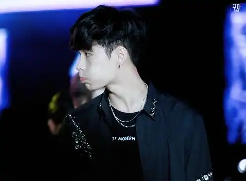 张艺兴 嘟嘴╭(╯ε╰)╮