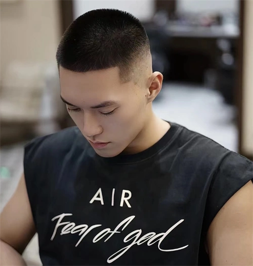 检验男士颜值标准 清爽沉稳美式圆寸_男士短发 - 美发站