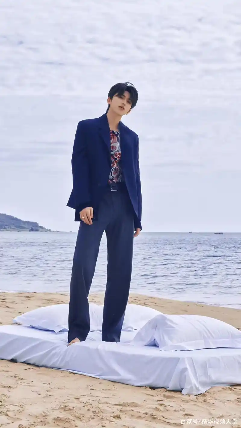 蔡徐坤帅气照片曝光,实在是太帅了