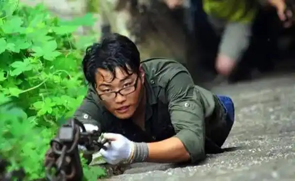 80后无腿青年靠"嘴"赚钱,娶妻生子过上小康生活,捐善款上百万