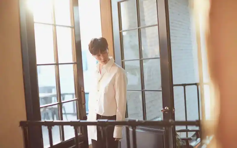 张艺兴冬日帅气写真高清图片桌面壁纸