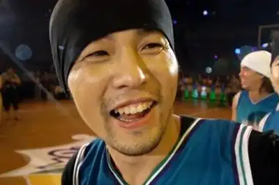 周杰伦曝大头照 网友:一家三口杰伦最丑