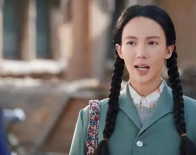 当33岁金晨遇上大4岁的她,我终于悟了,原来红不红都是