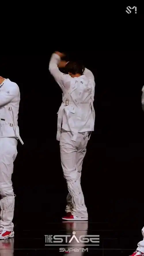 金钟仁 #金钟仁直拍 这场tempo的大框架舞蹈绝对只有我们小金可以