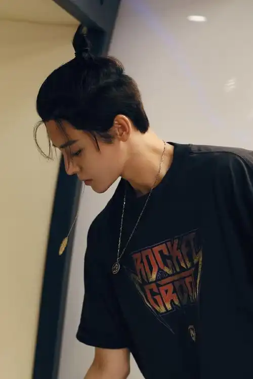 侯明昊在线给新发型征名##侯明昊怎么又狼又奶的