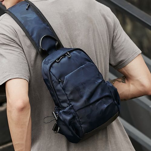 胸包男潮牌男士包包休闲单肩背包多功能宽肩带斜挎包2020新款百搭