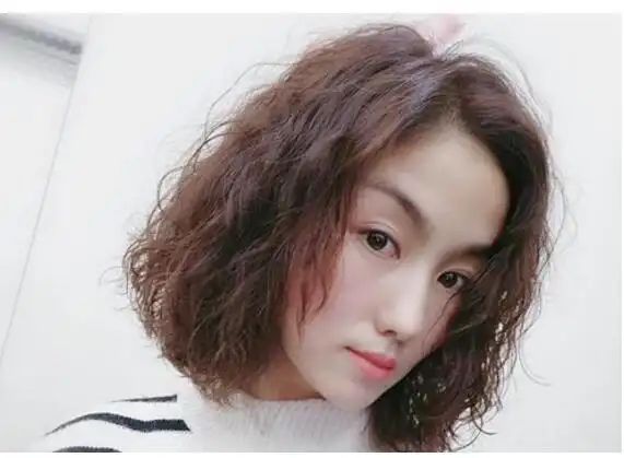 麦穗烫中短发如何打理 女生麦穗烫中短发发型欣赏(2)_短发发型_西子