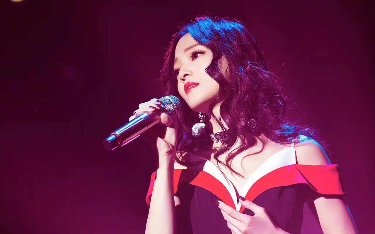 张韶涵《歌手》高清图片桌面壁纸