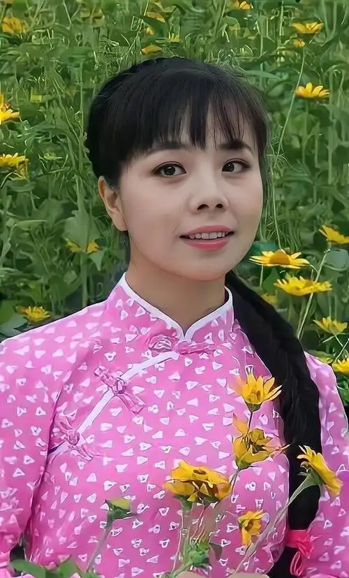 王二妮王二妮的父亲对当下的生活很知足,始终有一颗感恩之心.