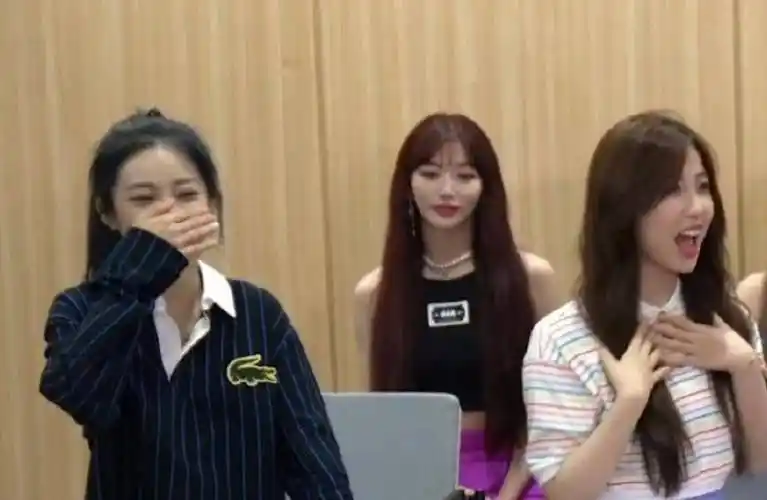 the9成团后接受采访,关掉十级美颜后,颜值高低很明显_虞书欣_刘雨昕