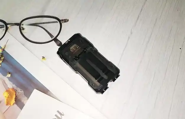 务本x3多功能edc便携灯支持无线充电和灯头可调的猫头鹰