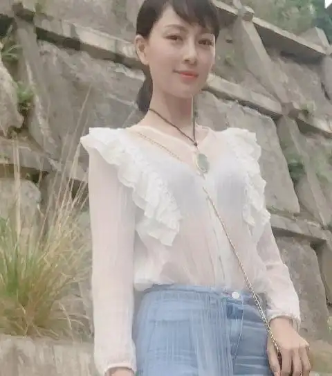 王岚最新微博写真短发造型图片可人