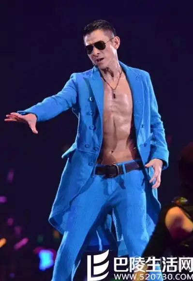 刘德华肌肉照一直以来,刘德华毋庸置疑的"帅"是所有人关注的焦点,公众