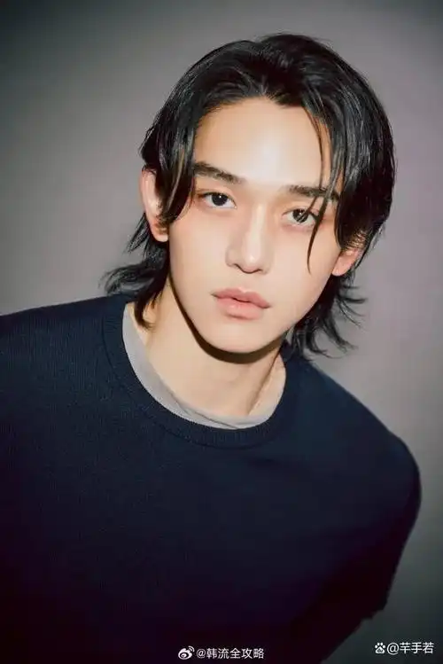 对于自己的偶像,他们就会给予更多的支持,比如曾经的 nct队员黄旭熙