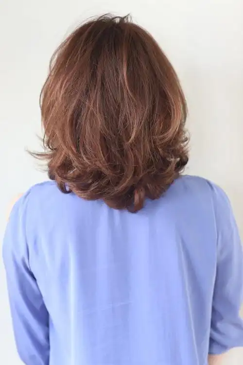 齐刘海中短卷发螺旋式的空气感烫卷轻