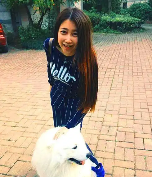 余征瑶微博截图 看起来,其实陈晓的眼光还不错,初恋女友的颜值也是蛮