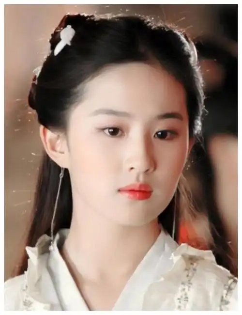 刘亦菲:姥姥风华绝代,妈妈和小姨颜值逆天,全家最丑的人是我