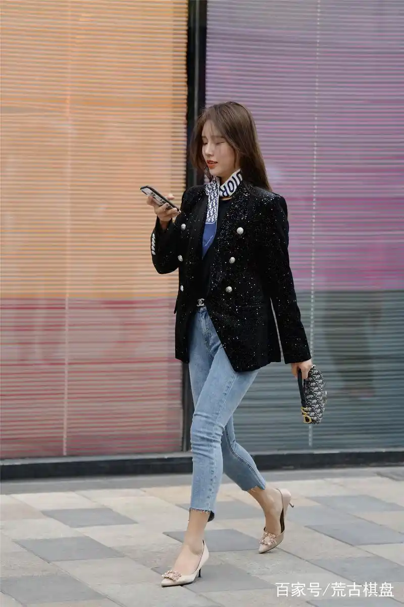 长裤搭配高跟鞋,穿出女人的精致,还搭配出高雅格调