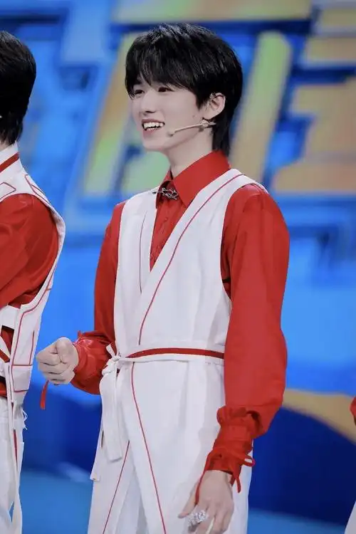 宋亚轩2021年外务及部分物料造型汇总60不定时更新60宋亚轩颜值