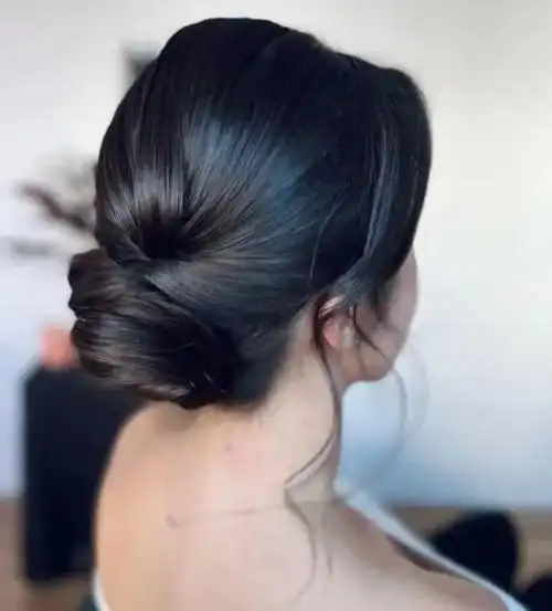 而且盘发时候适合各种场合,居家,逛街,上班或是参加宴会都可以,非常