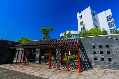 湖畔大学官微改名这所学校与其关系密切并把他建在了自己身边