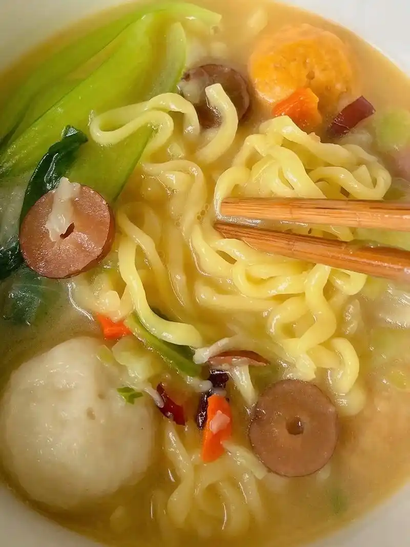 今麦郎日式豚骨乌冬面!我爱粗面!汤的味道很鲜,强烈建议煮的 - 抖音