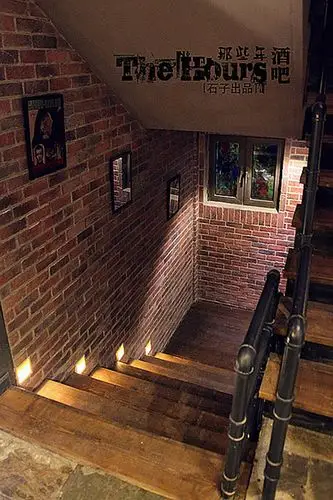 美式复古水管楼梯 楼梯扶手护栏栏杆 酒吧做旧楼梯 阁楼楼梯扶手