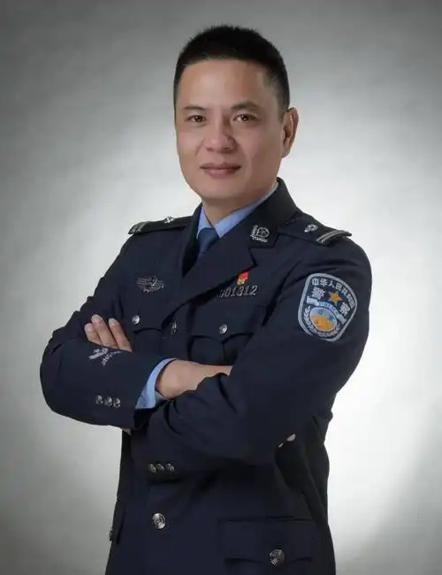 穿警服的律政先锋,律政佳人,你最pick哪一位?