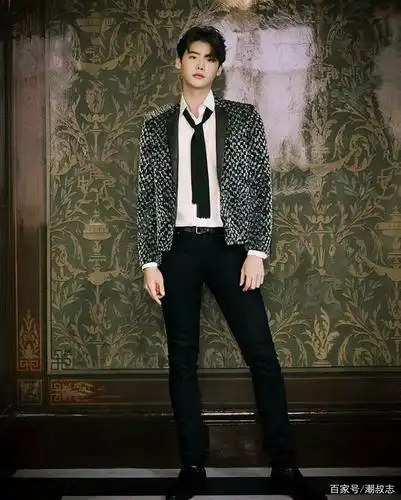 李钟硕黑带四段?真不愧是186的腿啊!不好好穿衣可惜了