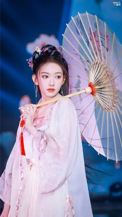 程潇·古装造型好美78#程潇荷塘撑伞大片